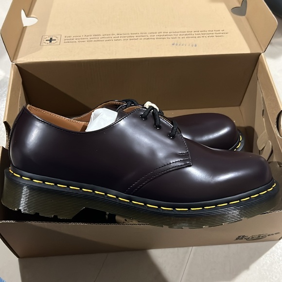 Dr Martens 1461 burgundy size US 9 - Picture 2 of 3